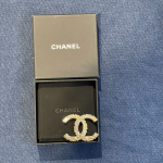 Châm cài áo chanel mạ vàng