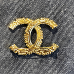 Châm cài áo chanel mạ vàng
