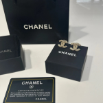 bông tai Chanel coco