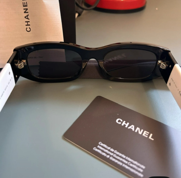 mắt kiếng chanel trắng đen