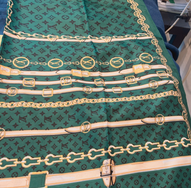 + 4 khăn choàng louis vuitton